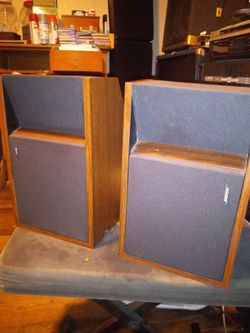 Clean pair of vintage bose 201 loudspeakers sound great good shape 60 bucks cash
