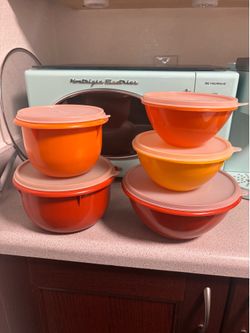 Vintage Tupperware Wonderlier bowls with lids