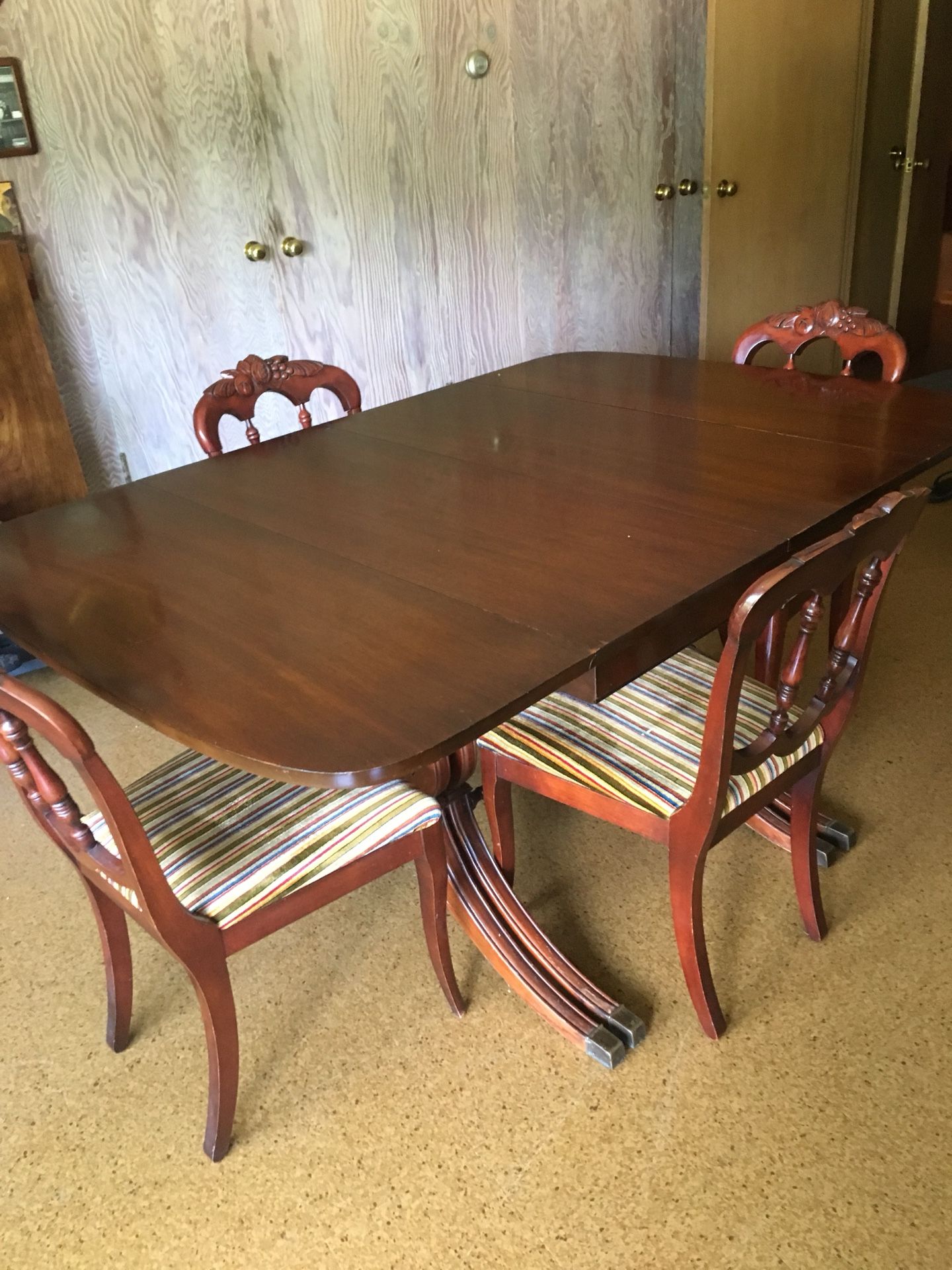Duncan Phife style mahogany dining table and 4 chairs