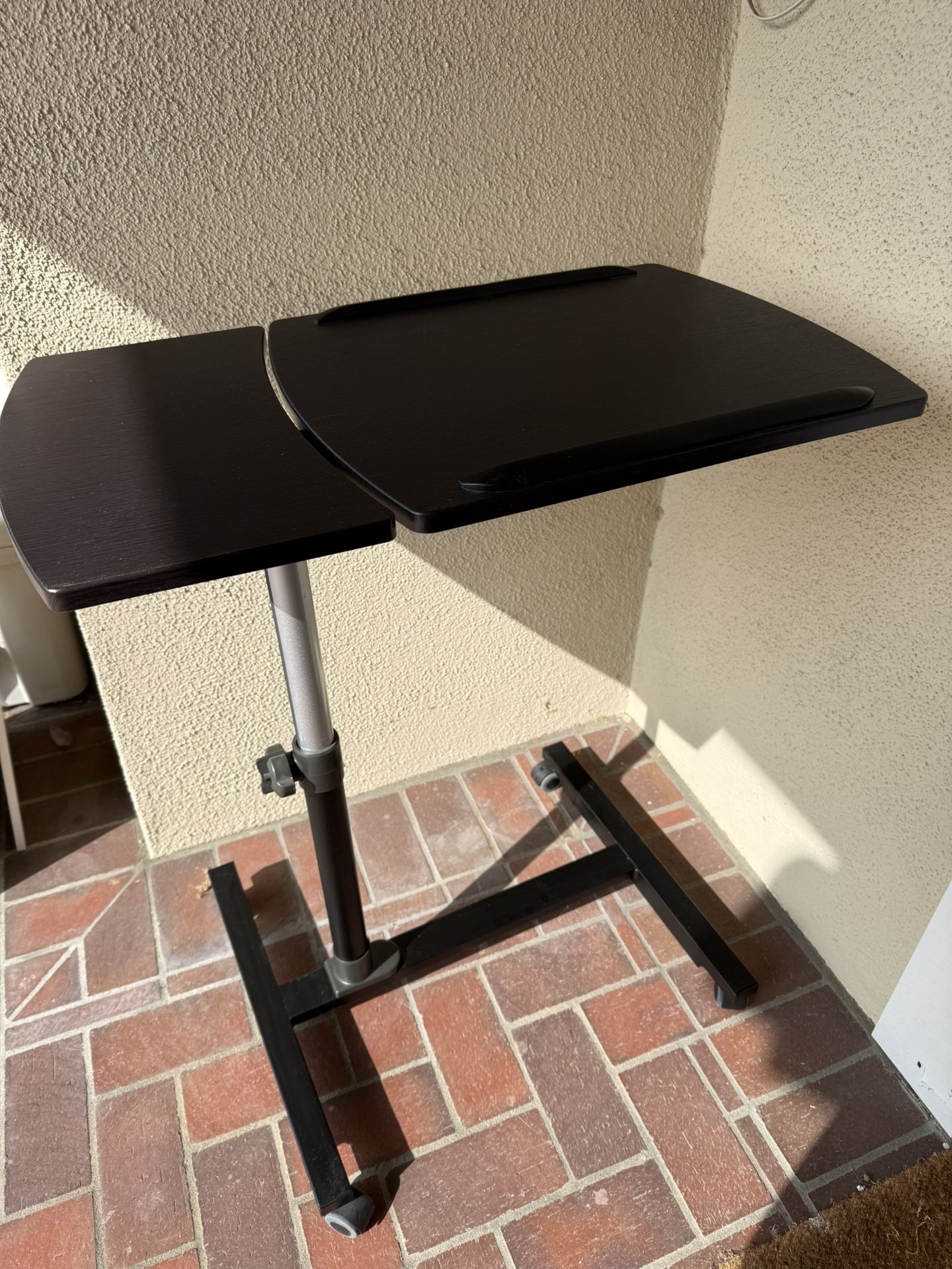 Overbed Bedside Desk Mobile Rolling Laptop Stand Tilting Overbed Table with Wheels Height Adjustable Tray Table for Laptop Bed Sofa Side Table (Black)