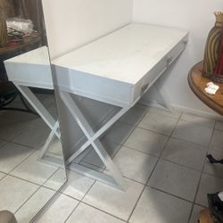 One Handsome Table 3 Drawuers Very Strong 