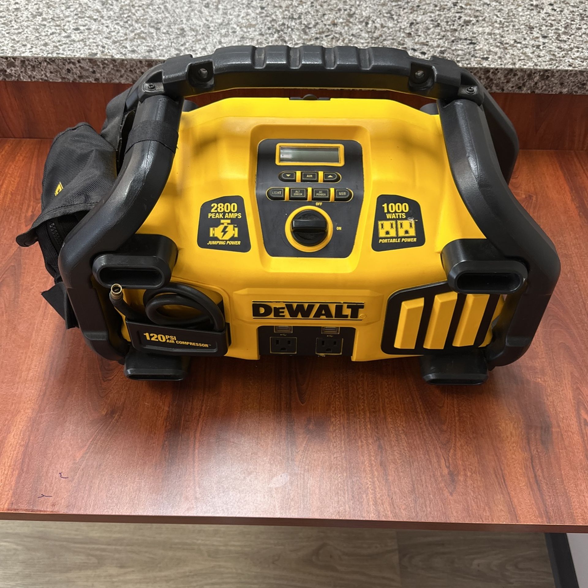 DEWALT DXAEPS2 Professional Power Station