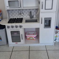 Play wooden kitchen 43.25" X 30" X 15.5"