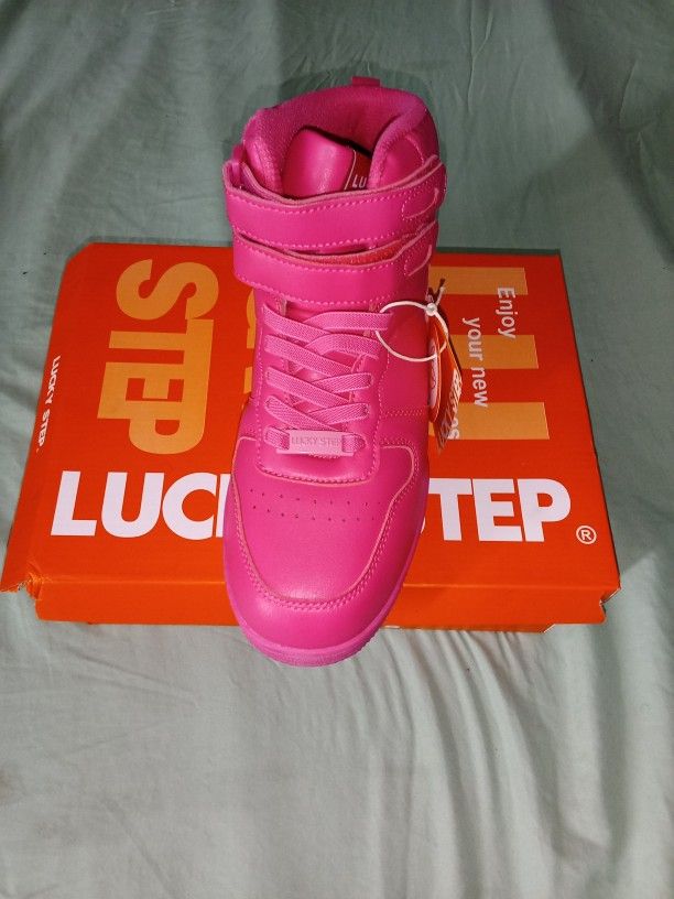Lucky Step Sneakers