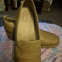 NATURALIZERZ  SIZE 9.5 M   Like NEW 