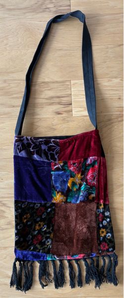 Vintage velvet shoulder bag.
