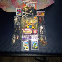 Toys Figures  With Cards And A Comic Book