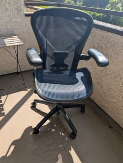 Herman Miller Aeron Chair (Blue - Size B)