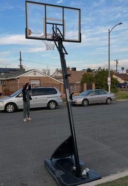 Spalding Adjustable Basketball Hoop – Great Condition