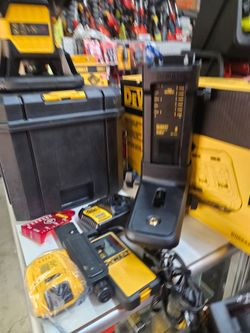 DEWALT 20V MAX Lithium-lon 150 ft. Red Self-Leveling Rotary Laser Level with Detector, 2.0Ah Battery, Charger, and TSTAK Case