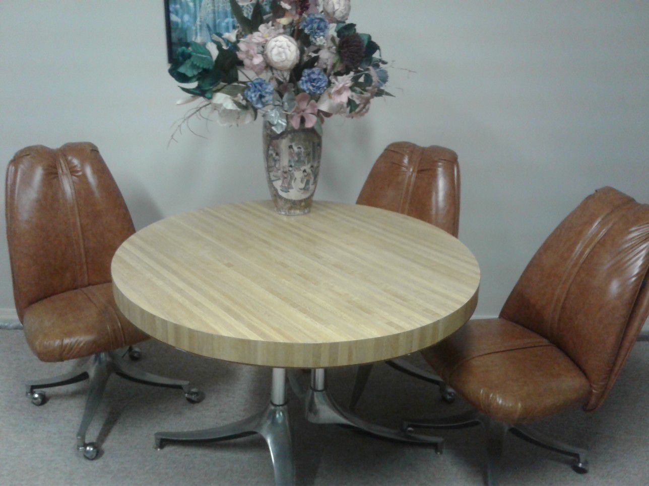 Dinette table with 3 free chairs