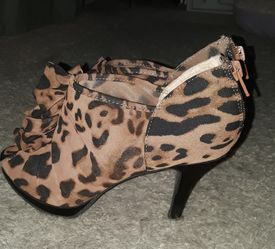 Ladies heels size 6