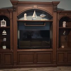 Entertainment center 
