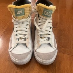 Women’s Size 7 Multicolor Midrise Nikes