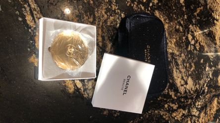 CHANEL BEAUTE compact mirror