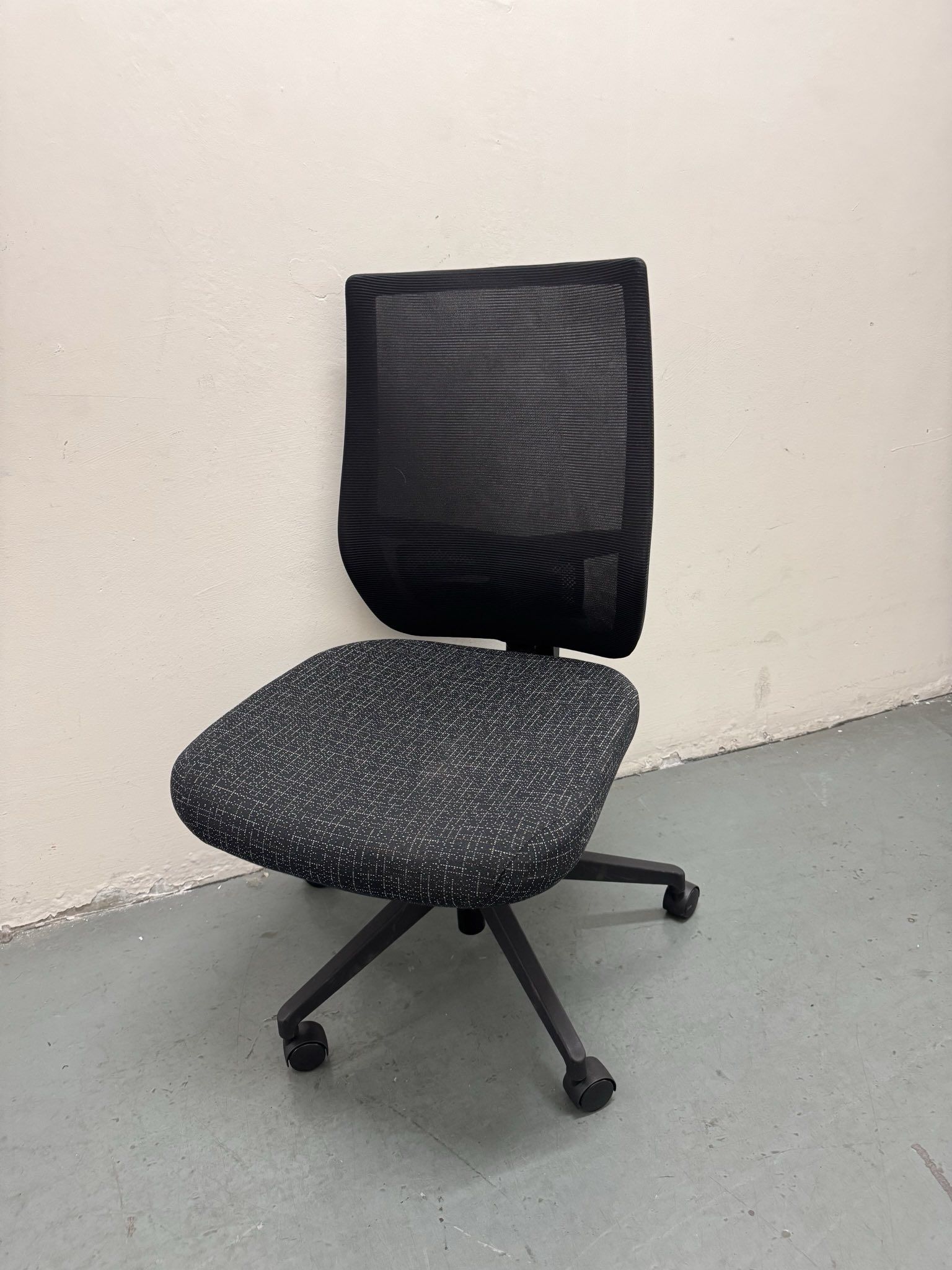 Ergonomic Office Chair with Mesh Back