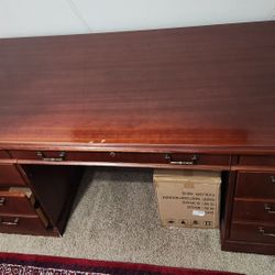 Office Depot Executive Desk for Sale - Excellent Condition