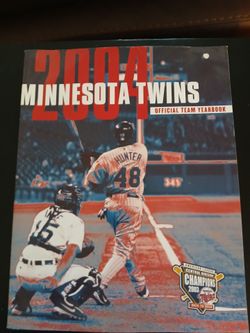 2004 Minnesota Twins Official Yearbook