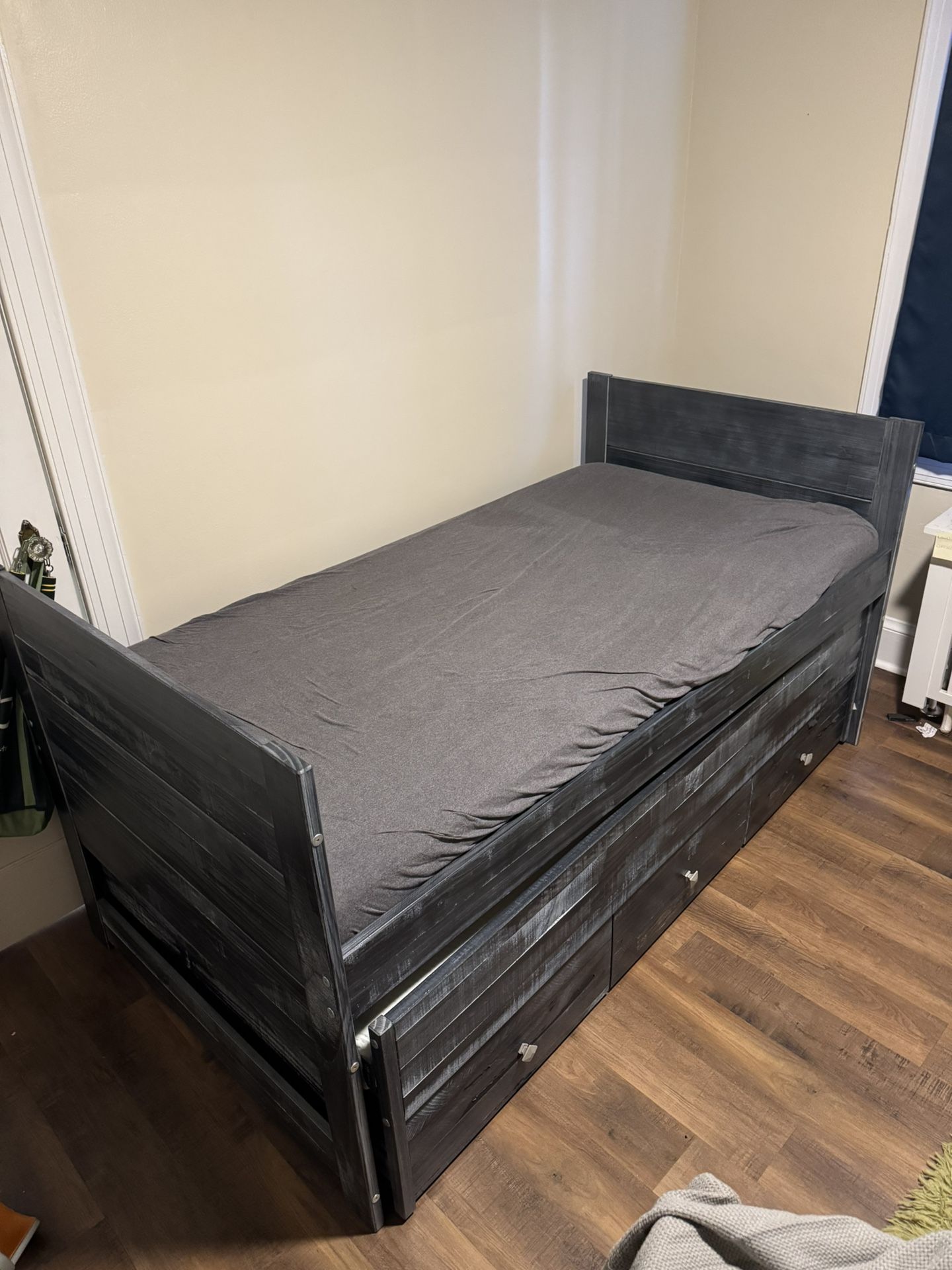 Pull Out Twin Size Bed With 3 Drawers For Storage