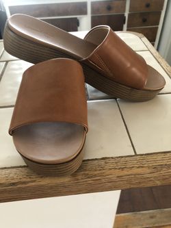 Universal thread sandals