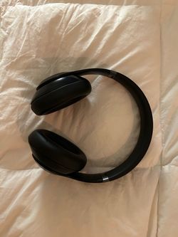 Beats Studio Pro Bluetooth Wireless Headphones - Black in Brand New Condition