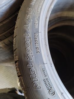 Set Of Staggered BMW X5 Tires 