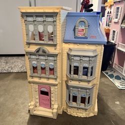 Vintage Fisher Price Dollhouse With Furniture