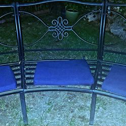 Very Nice Very Big Black Bench. $40 Moving Pick Up Now In Cerritos 