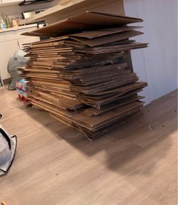 Free Move out boxes medium and large