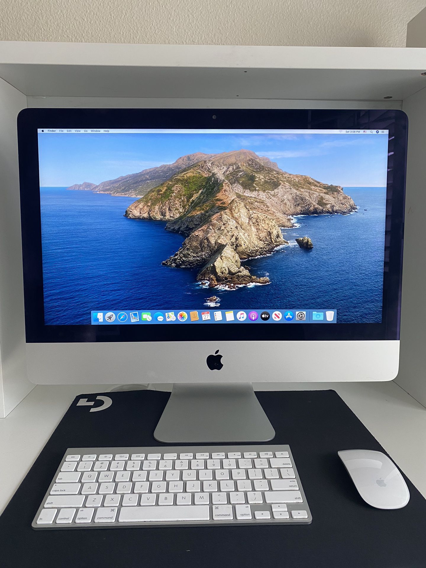 Apple iMac Computer with Wireless Keyboard & Mouse