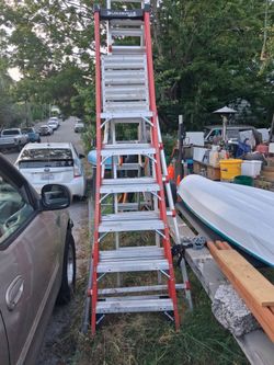 Louisville 6ft Fiberglass Pinnacle Platform Ladder.Excellent Condition. Four pick up fremont sea. No lowball offers please. No trades. Many other tool