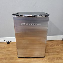 Frigidaire upright 3.0 cu ft freezer