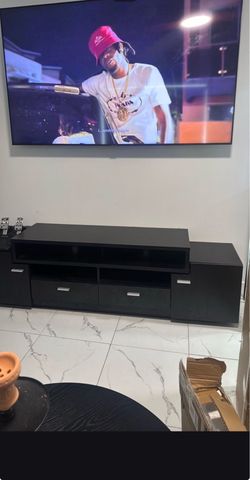 ENTERTAINMENT CENTER USED