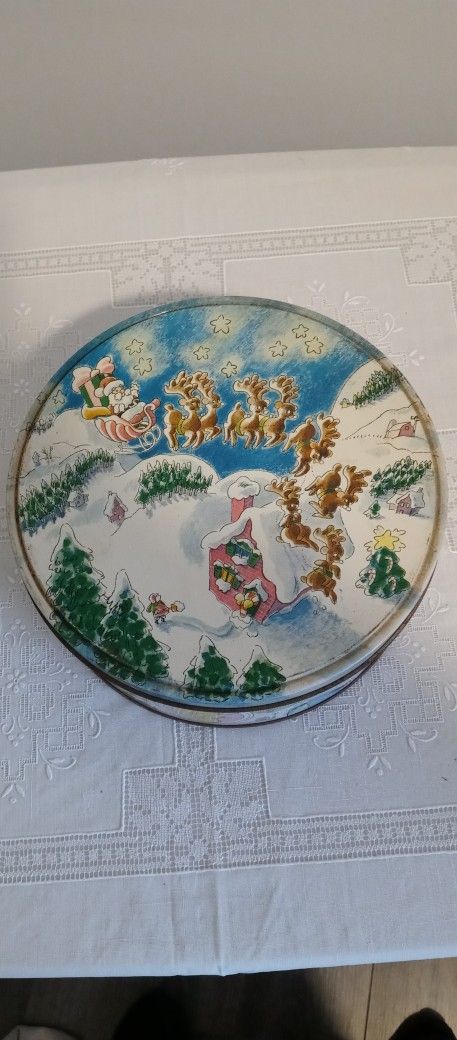 Vintage 1978 Wilton Cookie Cutters W/Cookie Tin