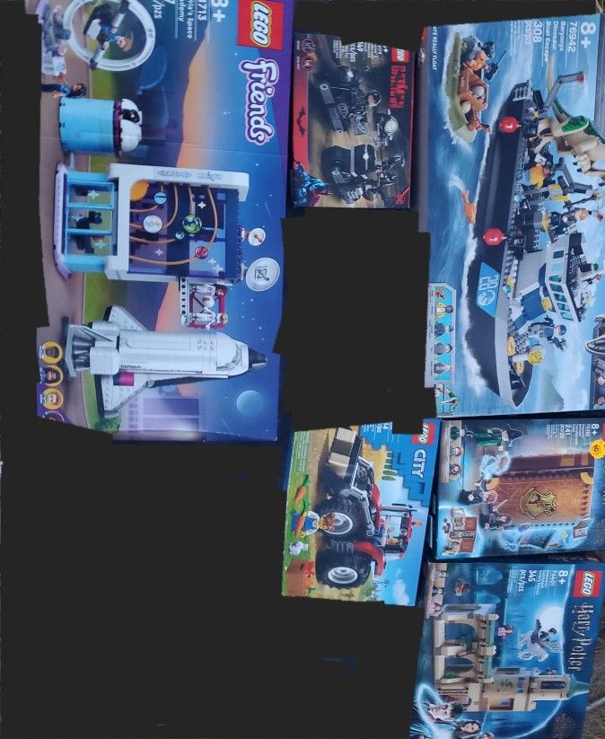 Legos 6 Sets Jurassic World 1, Harry Potter X2 , Lego City X1 Lego Friends X1 Lego Batman 1