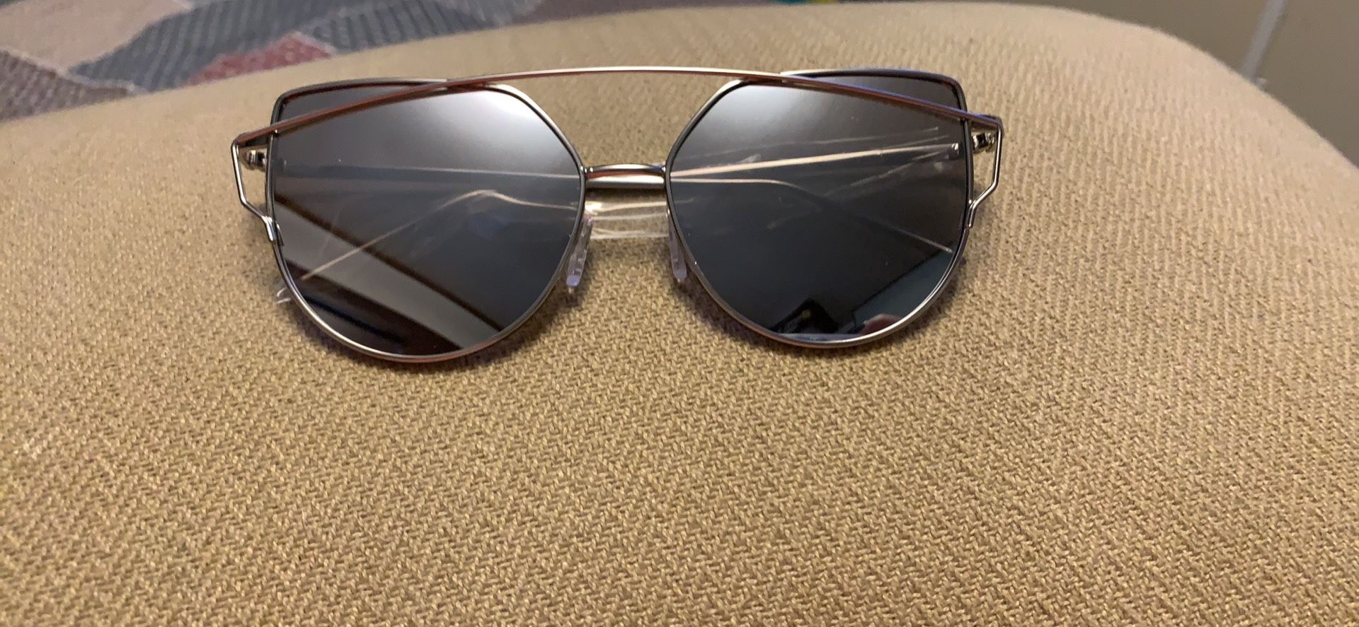 Women’s mirrored sunglasses