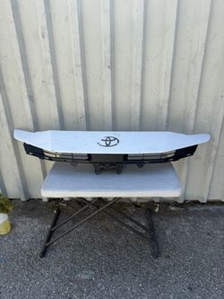 2025 2026 Toyota Camry Front Upper Grille 