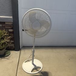Lasko white pedestal fan 18”