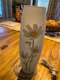 Cracker Barrel Daisy Floral Accent Table Lamp