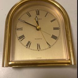 BEAUTIFUL VINTAGE BRASS SEIKO QUARTZ SHELF / MANTEL ALARM CLOCK QQP269G