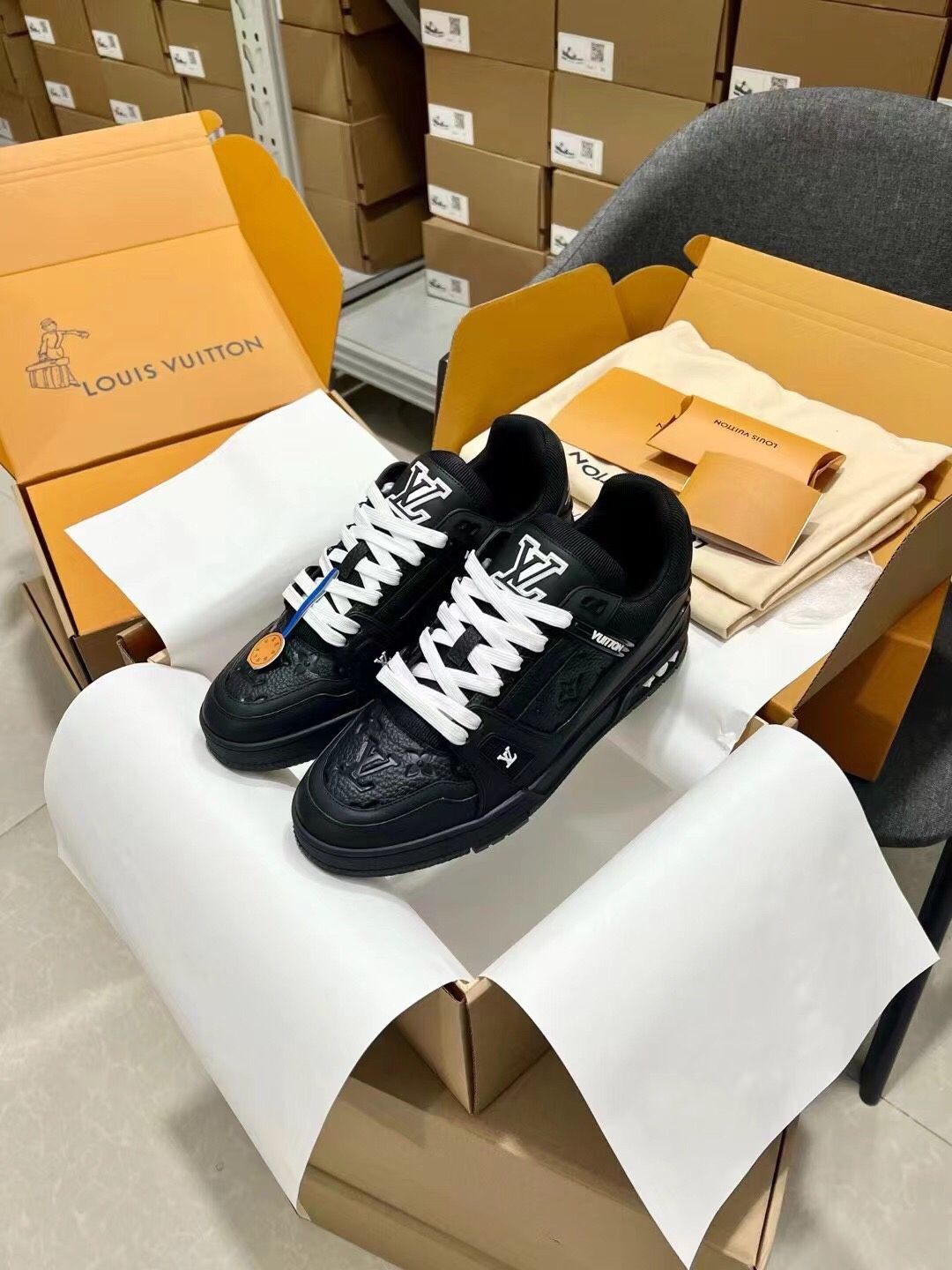 Louis Vuitton Men’s Sneaker With Box 2025 New