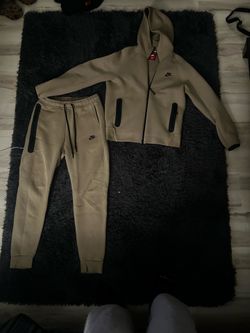 Khaki Nike tech size -M