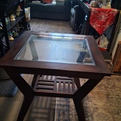 2 End Tables 