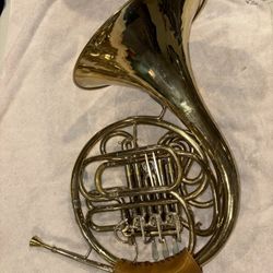 C.G.  Conn 8D double French Horn w/ case & new mouthpiece. Made in Elkhart Indiana USA vintage good condition for its age. I do not play this instrume