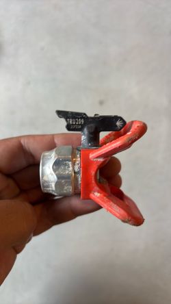 Paint spray tip