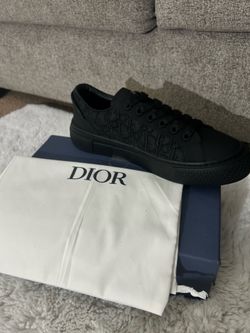 Dior  show lows black Dior design