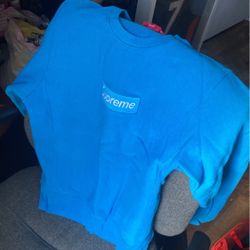 UNC Blue supreme crewneck Size Small