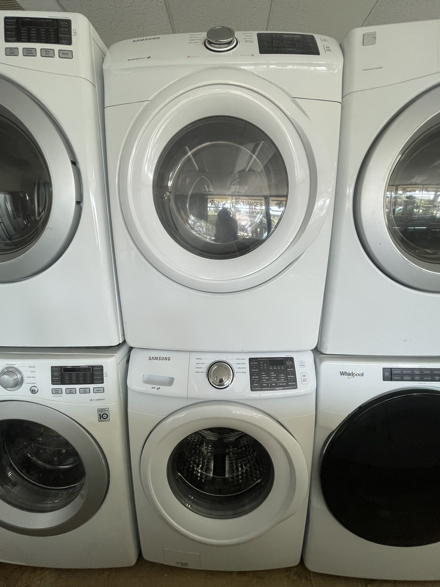Samsung Front Load Washer And Gas Dryer Stackable Set In Excellent Condition