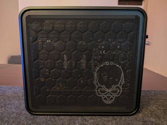 Intel Nuc Extreme 9 (i7-32gb-1TB) (Room for a small form factor GPU)