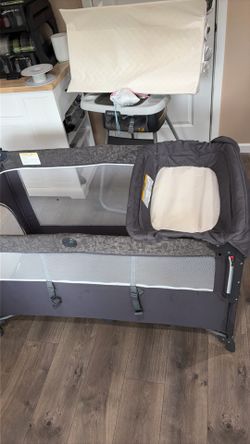 Baby play yard, with bassenett attachment